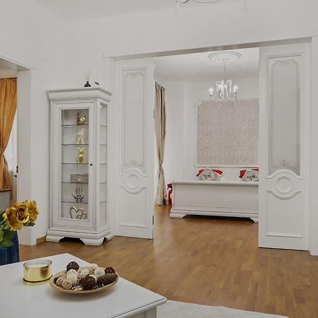 Sweet Luxury Three Rooms Apartment City Center Universitate Bucureşti Eksteriør bilde